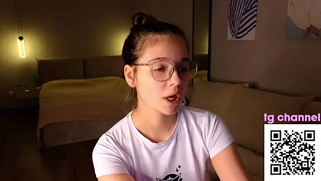 Snapshot of Leela_sun chatting on 4, 12, 2025 Leela sun online show from 4, 12, 2025