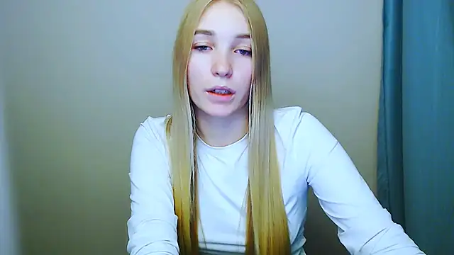 Snapshot of Queen_ofLove chatting on 3, 12, 2025 Queen ofLove online show from 3, 12, 2025