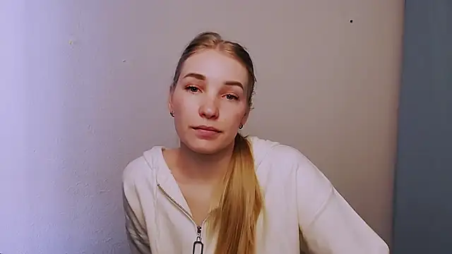 Snapshot of Queen_ofLove chatting on 4, 3, 2026 Queen ofLove online show from 4, 3, 2026