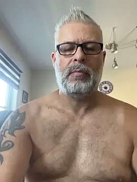 Snapshot of Silverfoxxx-73 chatting on 27, 9, 2025 Silverfoxxx-73 online show from 27, 9, 2025