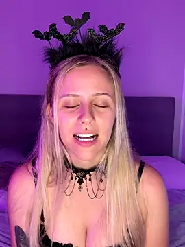 Snapshot of lunawolf21 chatting on 10, 10, 2025 lunawolf21 online show from 10, 10, 2025