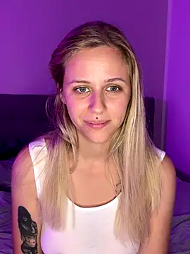 Snapshot of lunawolf21 chatting on 12, 10, 2025 lunawolf21 online show from 12, 10, 2025