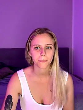 Snapshot of lunawolf21 chatting on 13, 10, 2025 lunawolf21 online show from 13, 10, 2025