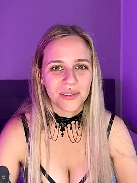 Snapshot of lunawolf21 chatting on 15, 10, 2025 lunawolf21 online show from 15, 10, 2025