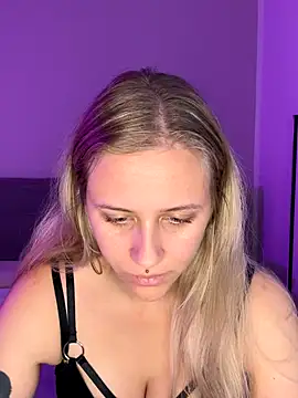 Snapshot of lunawolf21 chatting on 20, 10, 2025 lunawolf21 online show from 20, 10, 2025