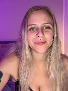 Snapshot of lunawolf21 chatting on 21, 10, 2025 lunawolf21 online show from 21, 10, 2025