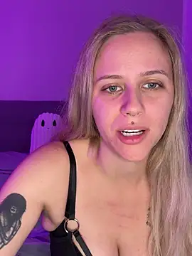 Snapshot of lunawolf21 chatting on 22, 10, 2025 lunawolf21 online show from 22, 10, 2025