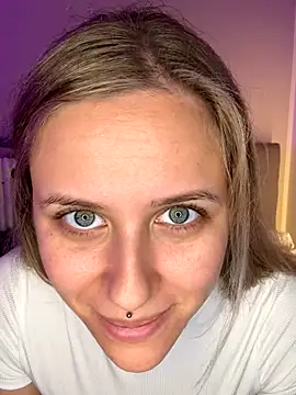 Snapshot of lunawolf21 chatting on 23, 10, 2025 lunawolf21 online show from 23, 10, 2025