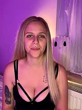 Snapshot of lunawolf21 chatting on 25, 10, 2025 lunawolf21 online show from 25, 10, 2025