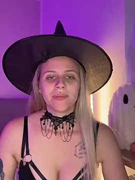 Snapshot of lunawolf21 chatting on 27, 10, 2025 lunawolf21 online show from 27, 10, 2025