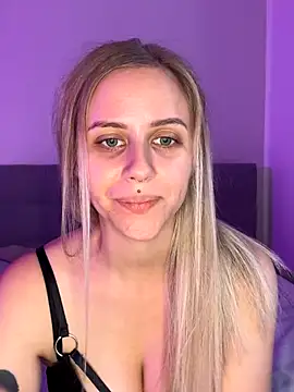 Snapshot of lunawolf21 chatting on 12, 11, 2025 lunawolf21 online show from 12, 11, 2025