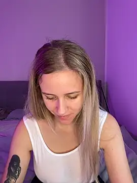 Snapshot of lunawolf21 chatting on 14, 11, 2025 lunawolf21 online show from 14, 11, 2025