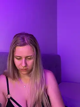 lunawolf21 online show from 5, 2, 2026