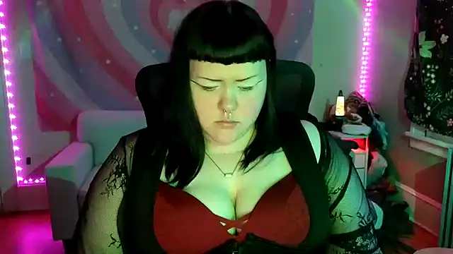 Snapshot of Flamefairy710 chatting on 23, 10, 2025 Flamefairy710 online show from 23, 10, 2025