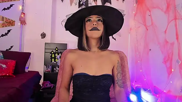 AndreaVelasco online show from 27, 10, 2025