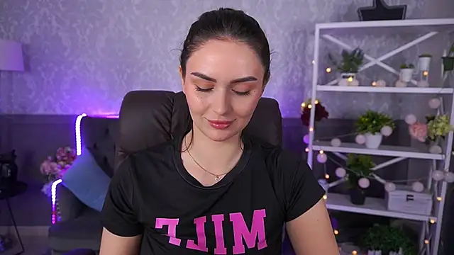 Snapshot of MilashaLovely chatting on 28, 10, 2025 MilashaLovely online show from 28, 10, 2025