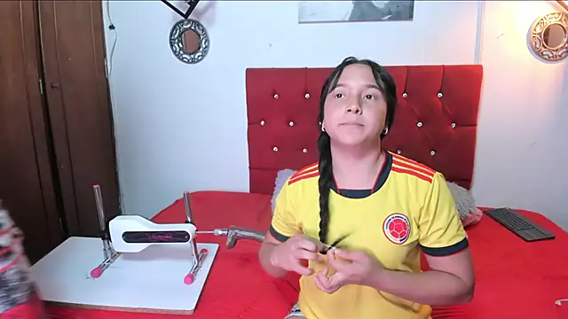 couple lovelyds online show from 6, 3, 2025