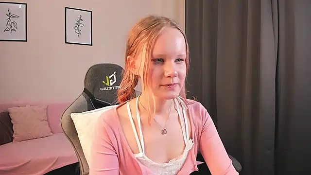 Snapshot of boostyboobs chatting on 1, 3, 2025 boostyboobs online show from 1, 3, 2025