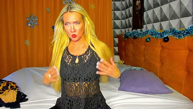 Luna  Lewis online show from 29, 12, 2024