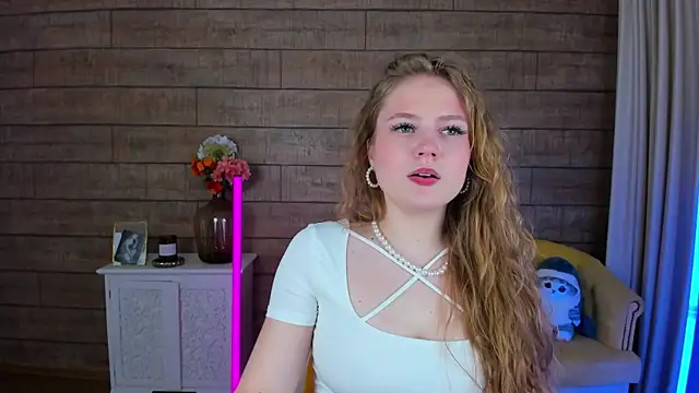 SelinSwarovski online show from 2, 2, 2025