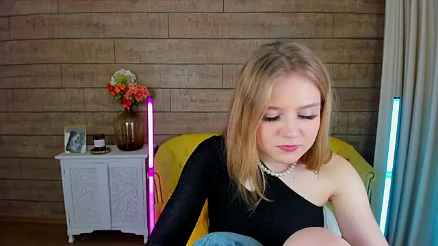 SelinSwarovski online show from 4, 2, 2025