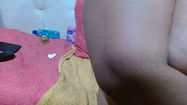 AuntyBigMadam87 online show from 13, 5, 2026