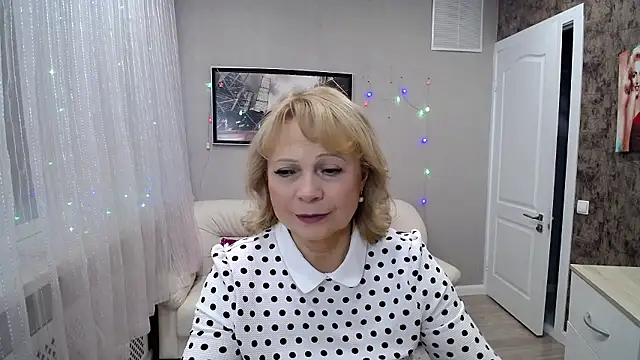 Milla Cutie18 online show from 2, 12, 2024