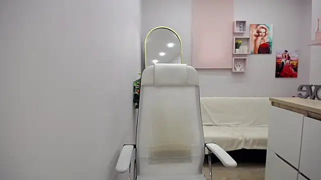 Snapshot of Milla_Cutie18 chatting on 8, 4, 2026 Milla Cutie18 online show from 8, 4, 2026