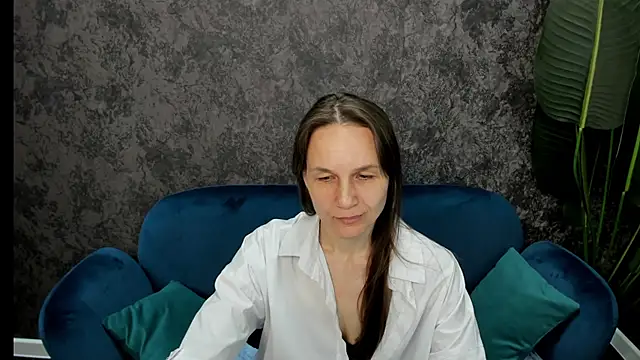 Snapshot of Lillian_White chatting on 6, 3, 2025 Lillian White online show from 6, 3, 2025