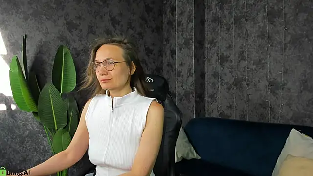 Lillian White online show from 23, 6, 2026