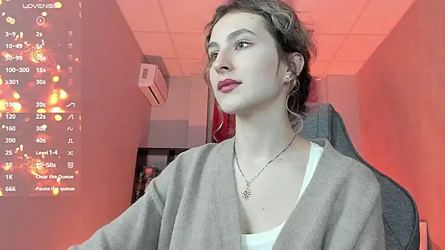 Snapshot of LuxRayi chatting on 5, 11, 2025 LuxRayi online show from 5, 11, 2025