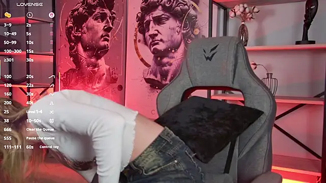 Snapshot of LuxRayi chatting on 2, 12, 2025 LuxRayi online show from 2, 12, 2025