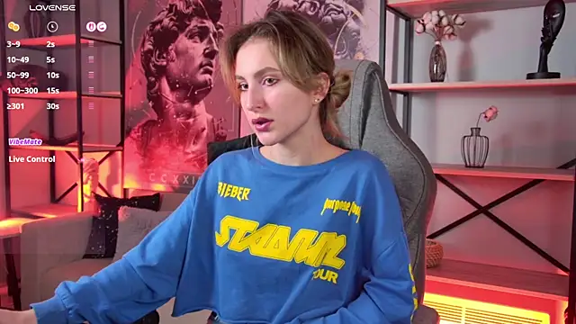 Snapshot of LuxRayi chatting on 3, 12, 2025 LuxRayi online show from 3, 12, 2025