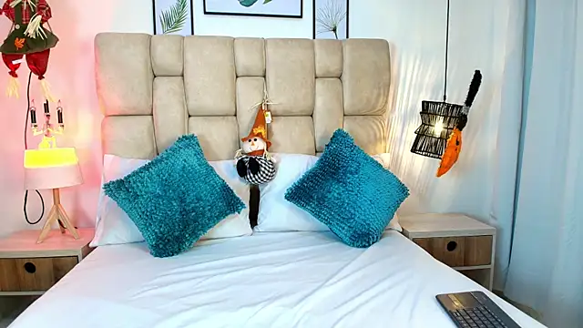 Snapshot of AdharaSmithh chatting on 29, 10, 2025 AdharaSmithh online show from 29, 10, 2025