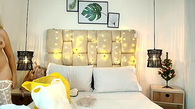 Snapshot of AdharaSmithh chatting on 21, 12, 2025 AdharaSmithh online show from 21, 12, 2025