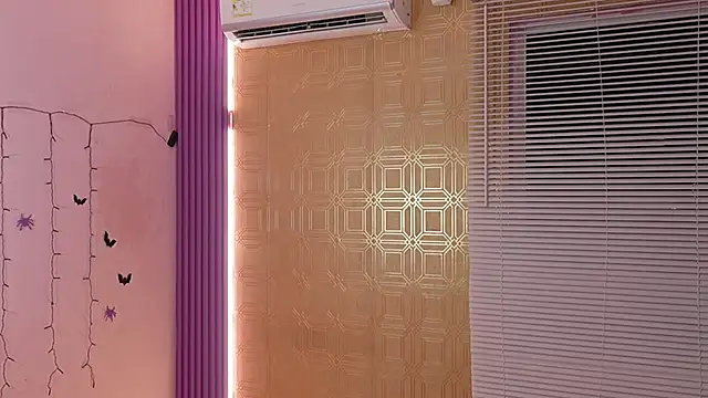 Snapshot of Bella19_ chatting on 28, 10, 2025 Bella19  online show from 28, 10, 2025