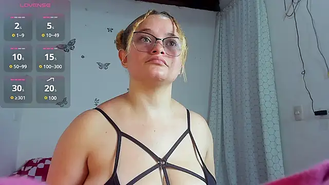 Snapshot of Mila_Volkovich chatting on 5, 12, 2024 Mila Volkovich online show from 5, 12, 2024