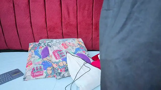 Snapshot of selena_castillo chatting on 4, 12, 2025 selena castillo online show from 4, 12, 2025