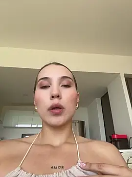 Snapshot of SophieRaily_ chatting on 29, 10, 2025 SophieRaily online show from 29, 10, 2025