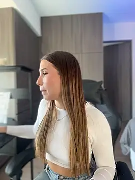 Snapshot of SophieRaily_ chatting on 6, 11, 2025 SophieRaily online show from 6, 11, 2025