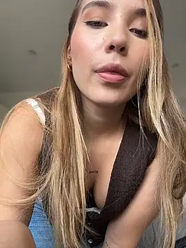 Snapshot of SophieRaily_ chatting on 15, 1, 2026 SophieRaily online show from 15, 1, 2026