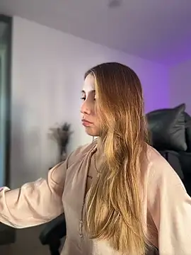 Snapshot of SophieRaily_ chatting on 10, 2, 2026 SophieRaily online show from 10, 2, 2026