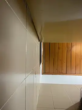 girl anni online show from 2, 2, 2025