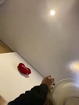 girl anni online show from 6, 2, 2025