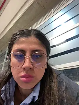 girl anni online show from 4, 3, 2025