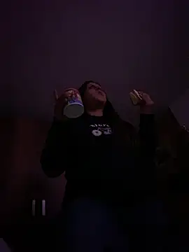 girl anni online show from 7, 3, 2025