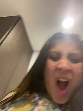 girl anni online show from 7, 3, 2025