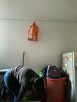 girl anni online show from 12, 3, 2025