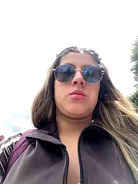 girl anni online show from 6, 10, 2025