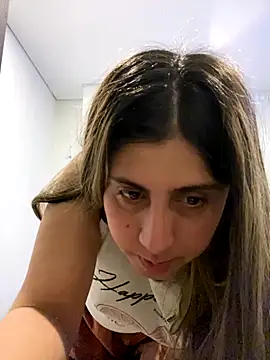 girl anni online show from 10, 10, 2025